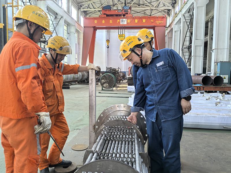 弘旭公司总经理刘小东带队督导设备制造安全生产专项检查(图2)