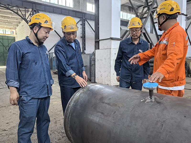 弘旭公司总经理刘小东带队督导设备制造安全生产专项检查(图4)