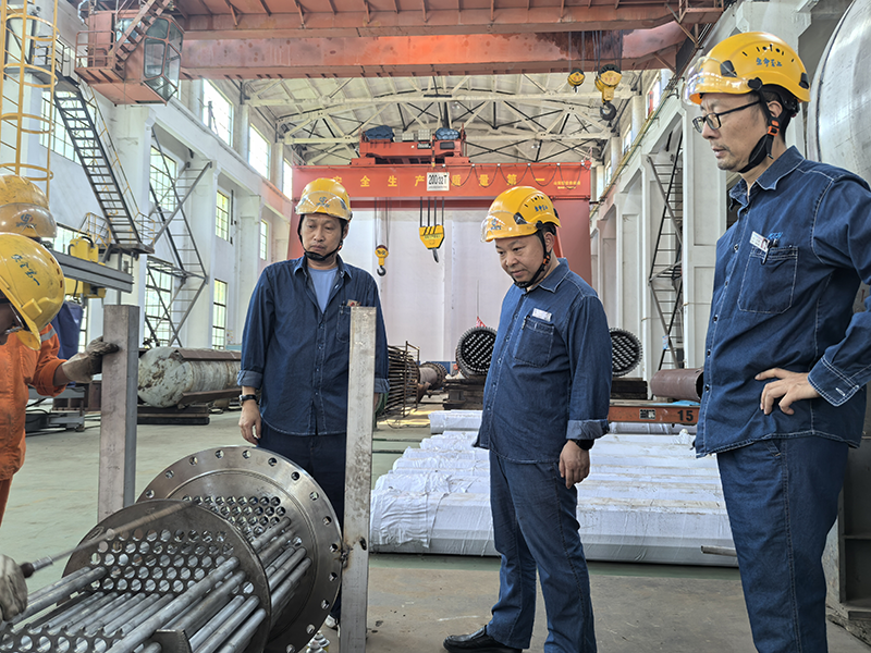 弘旭公司总经理刘小东带队督导设备制造安全生产专项检查(图1)