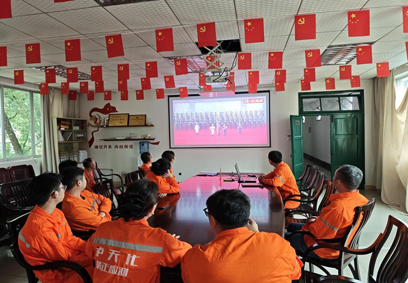  弘旭公司组织观看九三阅兵式，激发爱国热情(图5)