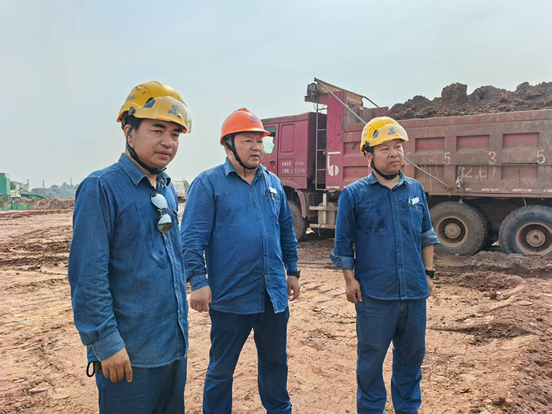 陈懋金到弘旭公司旧箱涵项目部指导工作(图2)