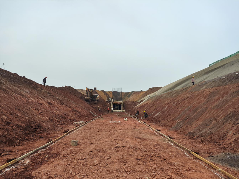 箱涵基坑全线贯通！傅利才、陈懋金莅临现场指导(图2)